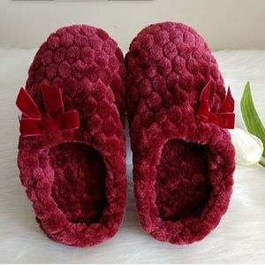 Size M(7-8) MEMORY FOAM SLIPPER.